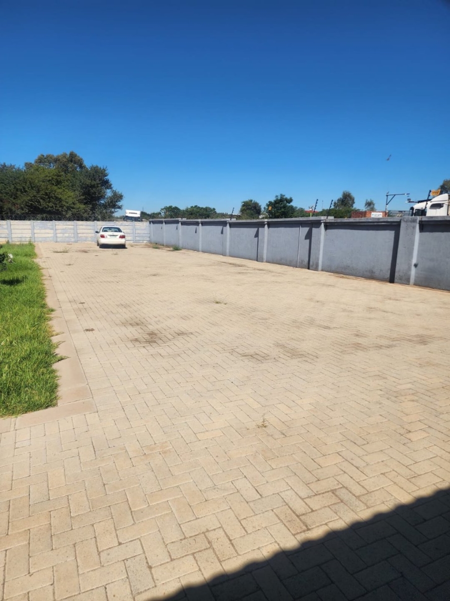 To Let Commercial Property for Rent in Uraniaville North West